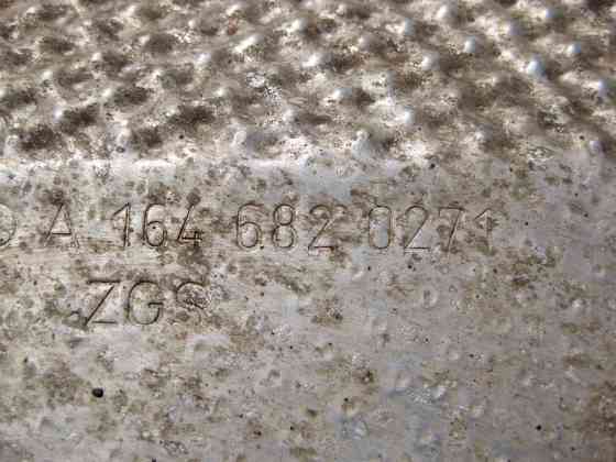 Mercedes-Benz  A1646820271 Захисний екран на правому ланжероні моторного відсіку ML W164 GL X164 Одеса