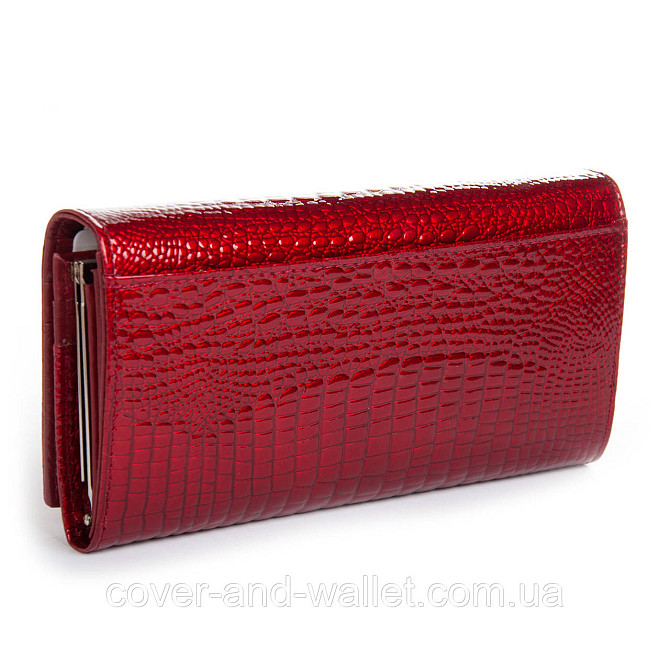 Лаковый женский кожаный кошелёк на магнитах красного цвета ST Leather Киев - изображение 5