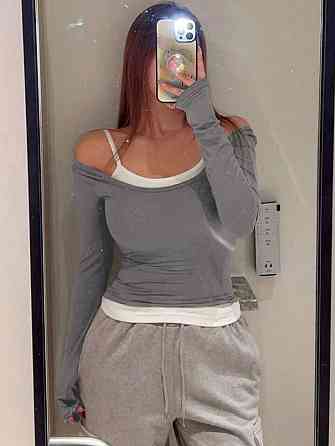 Жіночий базовий лонгслів 2в1 з комбінованим і спокусливим вирізом. Сіро-білий Одеса