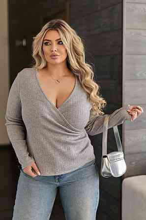 Легкая кофточка в рубчик на запах 