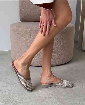 Mermaid Стильні шльопанці жіночі, натуральна шкіра + сітка, бежеві з закритим носком літні Merm Коломыя