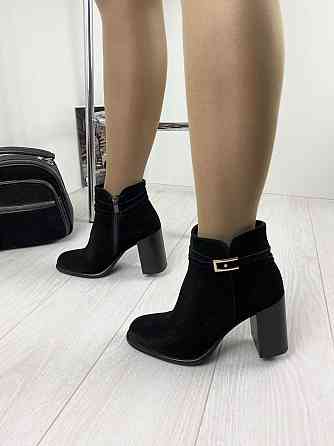 Injers Класичні черевики жіночі демісезонні весна-осінь чорні, натуральна замша на підборах р. Коломыя