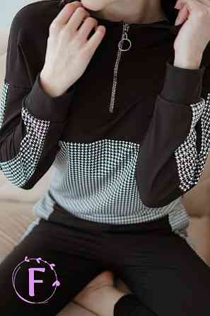 Повседневный женский костюм из трикотажа 