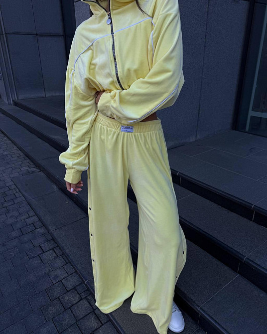 Женский теплый стильный костюм тройка из мягкого велюра. Лимонный, 46/48 Одесса - изображение 1