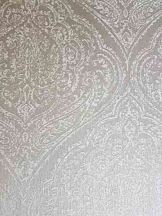 Текстильні шпалери на флізеліновій основі Cador Rasch Textil 086729 вензелі світло-сірі з сріблом Київ
