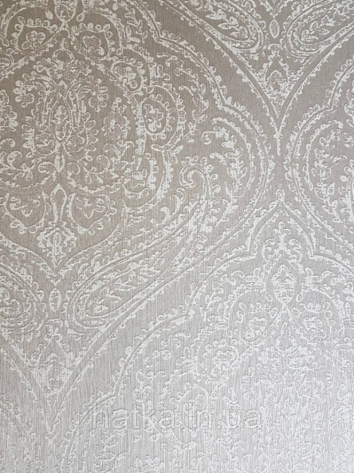 Текстильні шпалери на флізеліновій основі Cador Rasch Textil 086729 вензелі світло-сірі з сріблом Київ - фото 1
