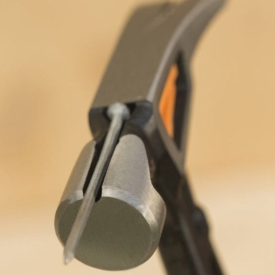 Универсальный Молоток - гвоздодер общего назначения Fiskars 