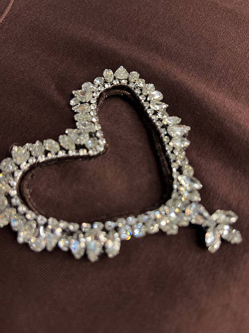 Футболка женская A-N 27009 оверсайз с вырезом в форме сердца с камнями, коричневый, one size Киев - изображение 2