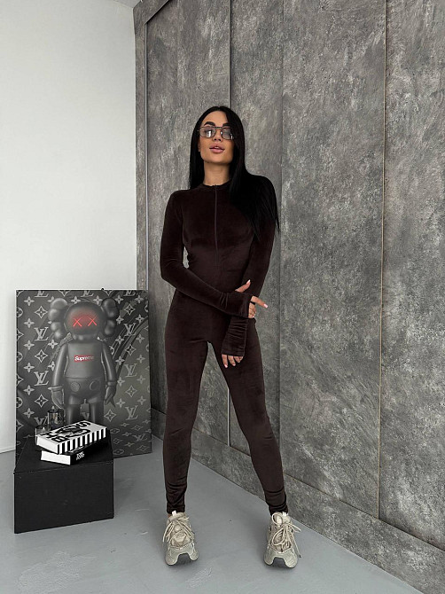 Стильний жіночий комбінезон із довгим рукавом королівський велюр Шоколадний, 46/483 Одеса - фото 2