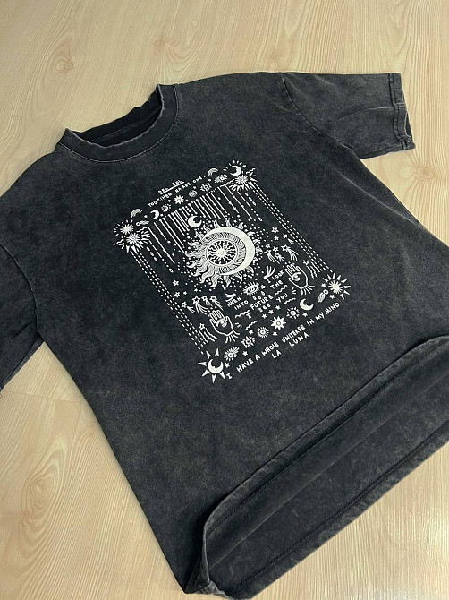 Футболка женская A-N 25062 оверсайз вареная тай-дай с принтом луна, черный, one size Киев - изображение 13