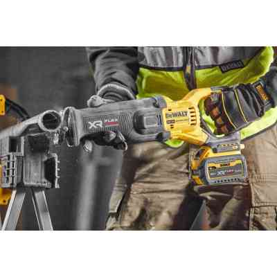 Сабельная пила DeWALT 18В XR Li-lon, 0 - 3000 ход/мин, 3.5 кг, кейс TSTAK (без АКБ и ЗУ) (DCS386NT) Винница
