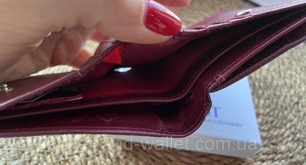Маленький бордовий жіночий шкіряний гаманець з монетницею на кнопці ST Leather 219 Київ - фото 8