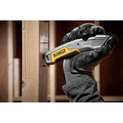 Ніж монтажний DeWALT з висувним лезом для оздоблювальних робіт 150 мм (DWHT10054-0) Вінниця