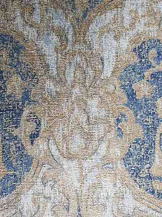 Шпалери вінілові на флізелін Grandeco Tibet метрові вензель під тканина гобелен золотистий синій Київ