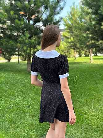 Жіноча міні-сукня з білим комірцем Чорний з червоними квітами M-L Харків