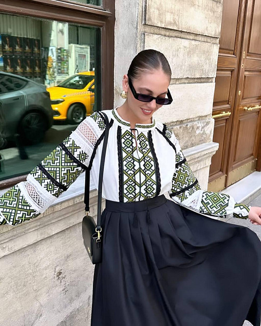 Женская современная вышиванка в традиционном стиле с зеленой вышивкой домотканый лен 44 Одесса - изображение 9