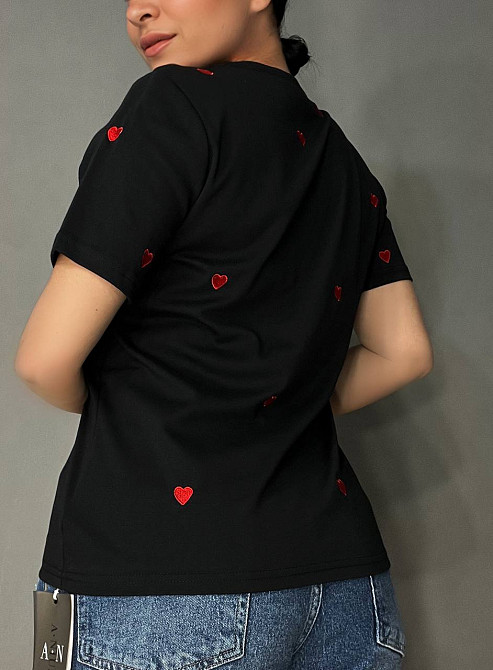 Футболка жіноча A-N 27008 базова з вишивкою сердця, чорний, one size Київ - фото 2