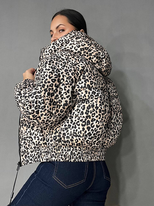 Куртка жіноча Lady Yep 9006 коротка з капюшоном леопардовий принт на резинці демісезонна бежева, бежевий, 44 Київ - фото 5