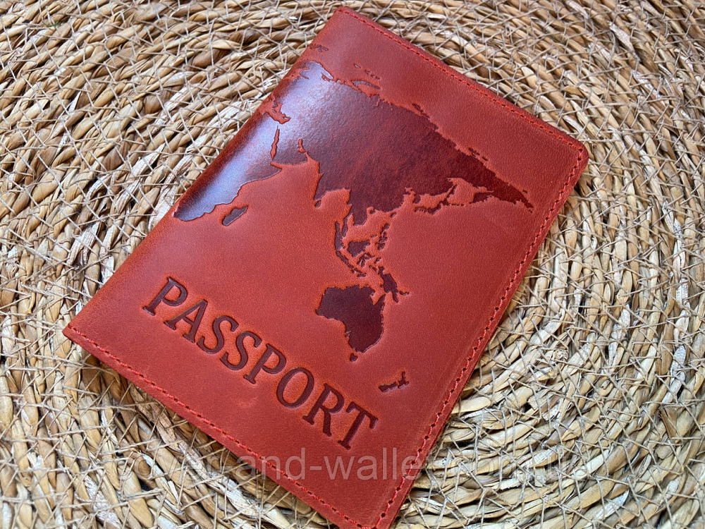 Обкладинка на паспорт з тисненням карта світу з вінтажної шкіри червоного кольору ST Leather Київ - фото 2