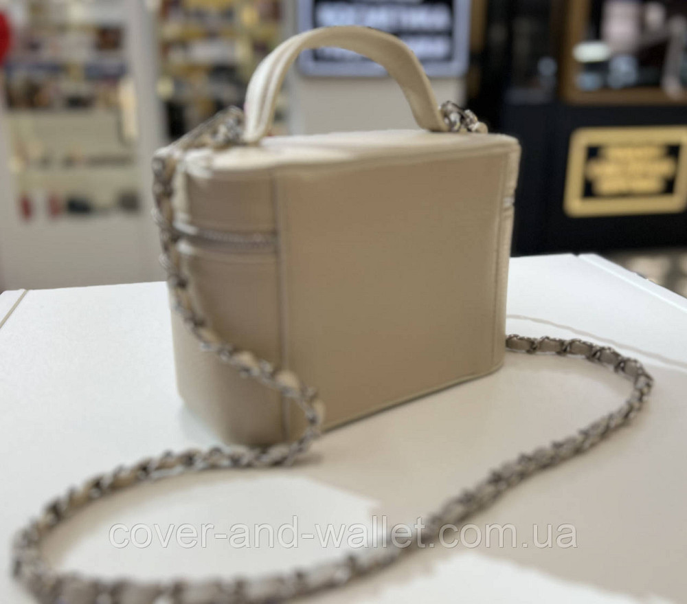 Модна жіноча шкіряна сумочка бежевого кольору квадратної форми Virginia Conti Київ - фото 6