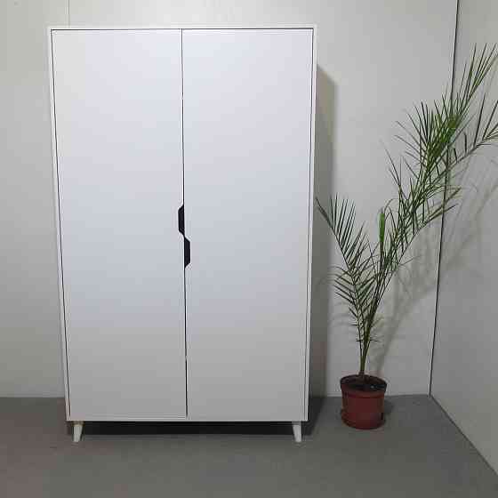 Шафа дводверна з ніжками кольору світлий горіх М-ЗОН Борн 1200 Дуб Артизан (MZN-031056) Львів