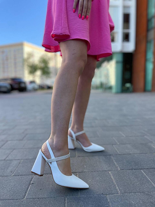 Meideli Жіночі босоніжки білі із закритим гострим носком літні з еко-шкіри на підборах MEIDELI Коломыя - изображение 1