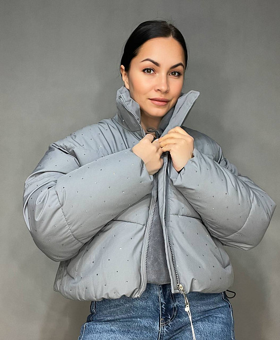 Куртка жіноча Haiziyuan 7165 укорочена пуффер з розсипом камінців демісезонна без капюшона оверсайз сіра, сірий, XL Київ - фото 11