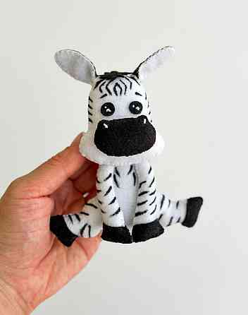 М’яка фетрова іграшка зебра ручної роботи – безпечна розвиваюча іграшка Київ