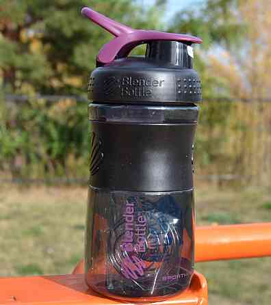 Шейкер спортивний (пляшка) BlenderBottle SportMixer Flip 20oz/590ml Black/Plum Луцьк