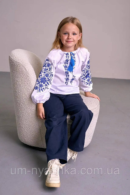 Дитяча вишиванка з синьою вишивкою  Фіалка червона Кривий Ріг - фото 7