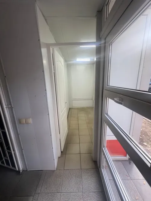 Приміщення на червоній лінії з окремим входом, була Аптека. Ідеально під магазин\послуги, зручний підїзд, гарний автомобільний трафік. Дніпро - фото 3