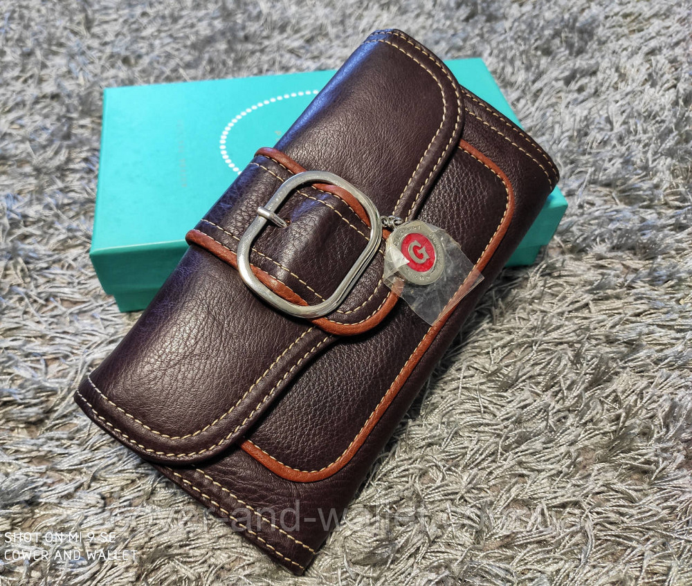 Коричневий жіночий гаманець із натуральної шкіри з хлястиком на кнопці Guxilai Київ - фото 2