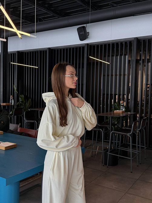 Женский повседневный велюровый костюм двойка: кофта и штаны плотный турецкий велюр Молочный, 48/52 Одесса - изображение 5