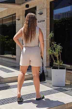 Летний женский костюм жилет с шортами из льна 