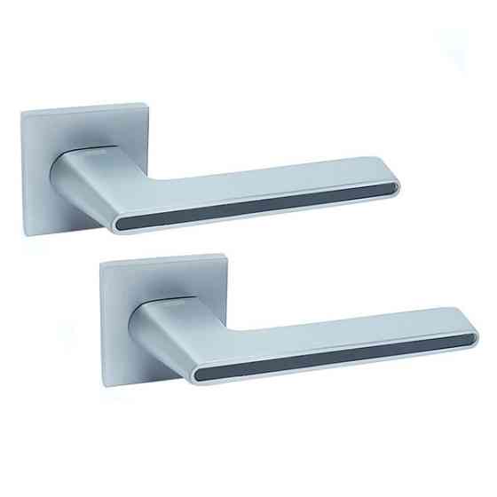 Ручка для дверей на квадратній розетці Кедр Ультра 21.190 MCP/BL хром матовий з чорною вставкою Київ