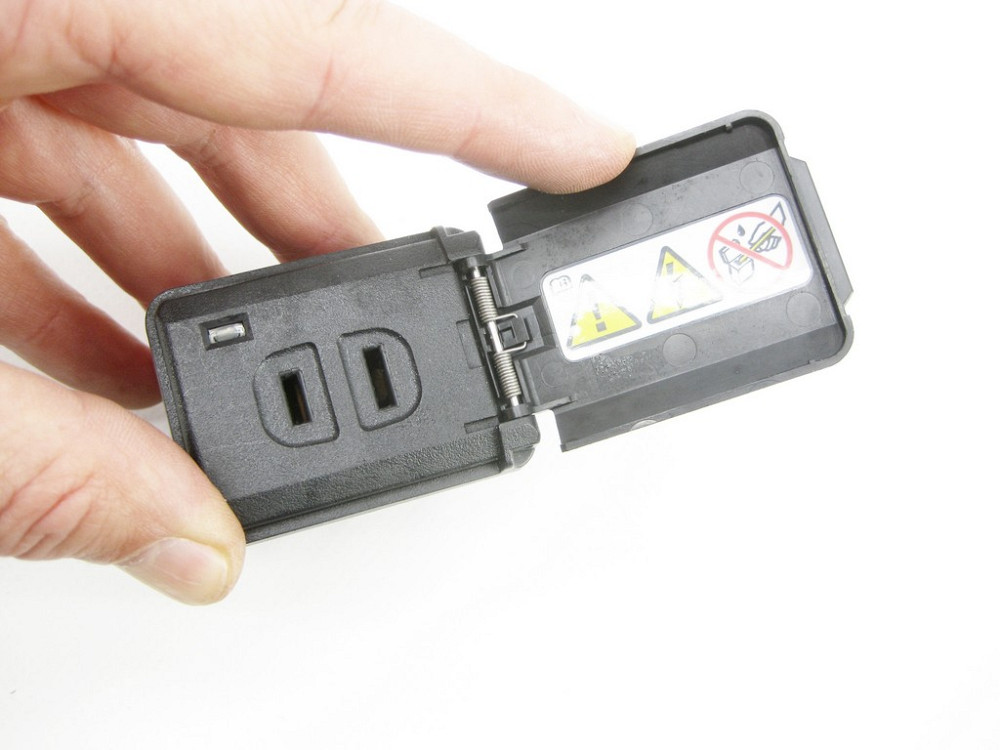 Mercedes-Benz  A0008206251 Розетка 115V під заднім сидінням праворуч GLC Coupe C253 GLC X253 C-class W204 Одеса - фото 4