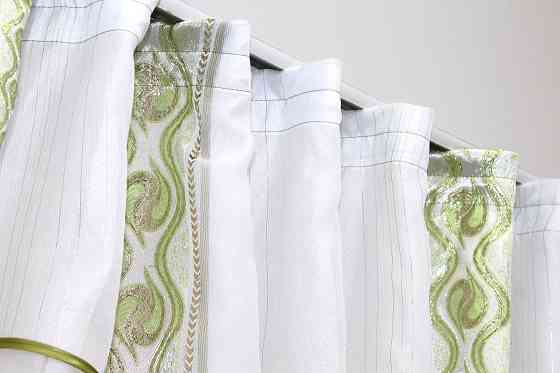 Кухонные шторы VR-Textil № 085к с ламбрекеном и подхватами белый с салатовым 300х170 см (59-788) Киев