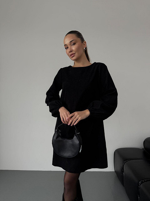 Жіноче базове плаття вільного крою з об'ємними рукавчиками мікровельвет Чорний, 50/52 Одеса - фото 1