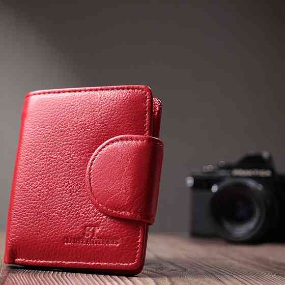 Вертикальный кошелек для ярких женщин из натуральной кожи ST Leather 22702 Красный Киев