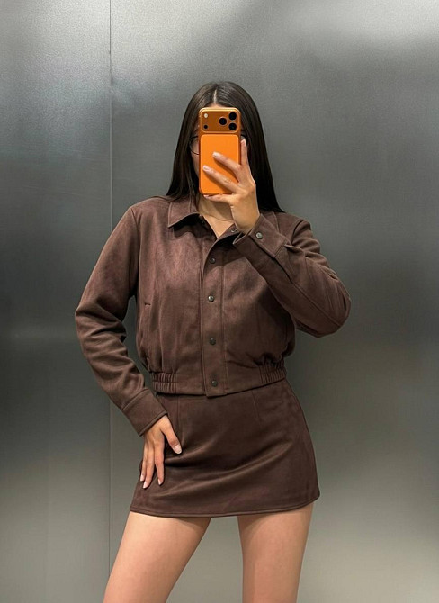 Женский стильный повседневный замшевый бомбер с мини юбкой Шоколад, 40/42 Одесса - изображение 2