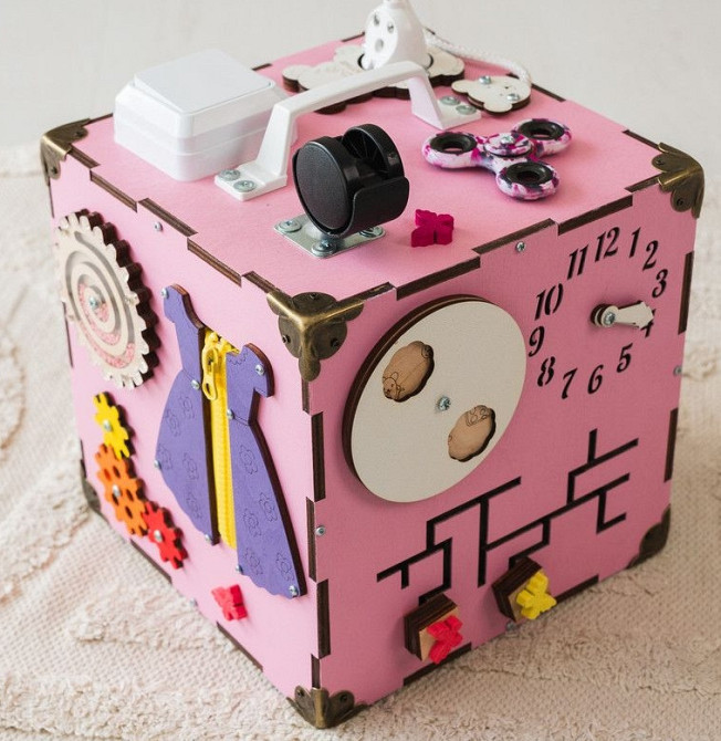 Маленький Бізікуб рожевий 23*23*23 Розвивальний куб для дівчинки Бізіборд Тернопіль - фото 1