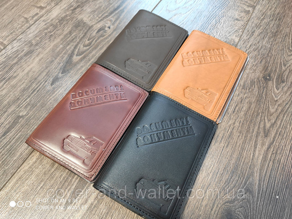 Шкіряна обкладинка на паспорт і автоправоруч ручної роботи Чорний Київ - фото 2