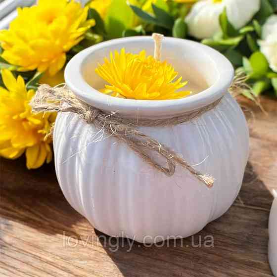 Авторская свеча с декором из сухоцветов в керамическом горшочке Ирпень
