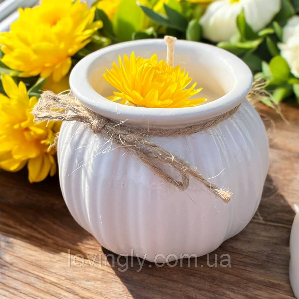 Авторская свеча с декором из сухоцветов в керамическом горшочке Ирпень - изображение 1