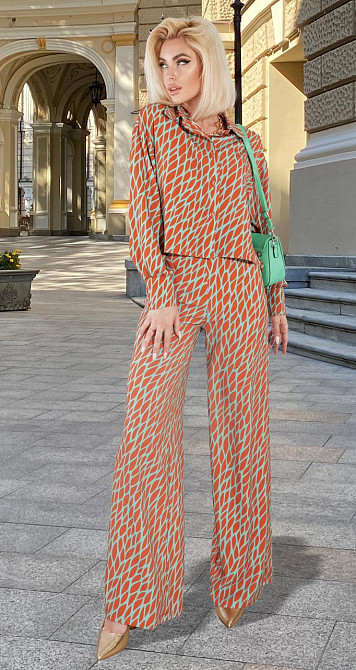 Брючный костюм с рубашкой (44) Киев - изображение 1