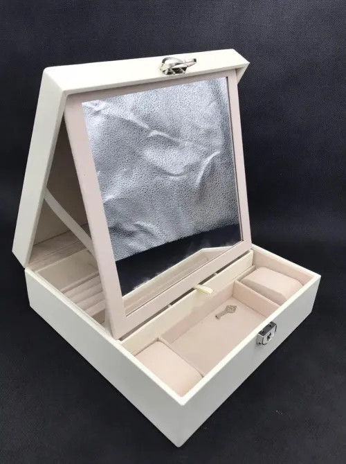 Шкатулка для украшений стеганая с большим откидывающимся зеркалом маленькая шкатулка внутри цвет слоновая кост Коломия - фото 7