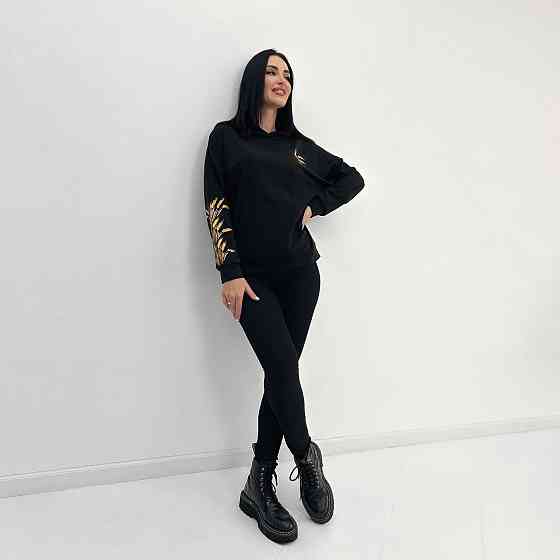 Демисезонный женский худи с принтом 