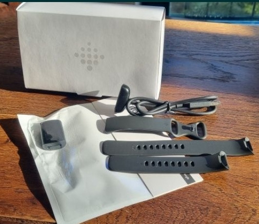 Фітнес-браслет, трекер: FitBit Charge 5, Black. Київ - фото 2