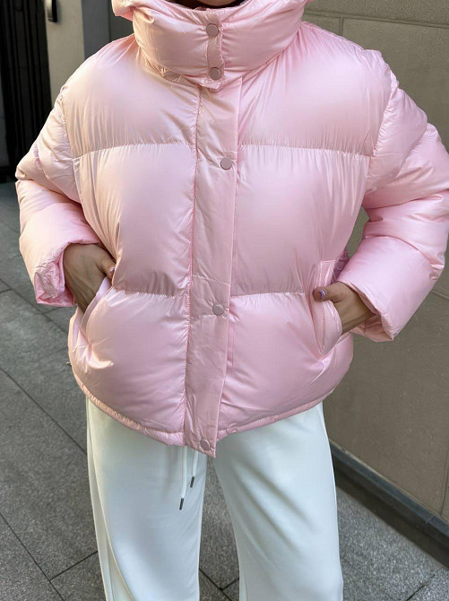 Женская короткая куртка дутик с карманами и капюшоном плащевка перламутр на синтепоне Пудра, 44/46 Одесса - изображение 1