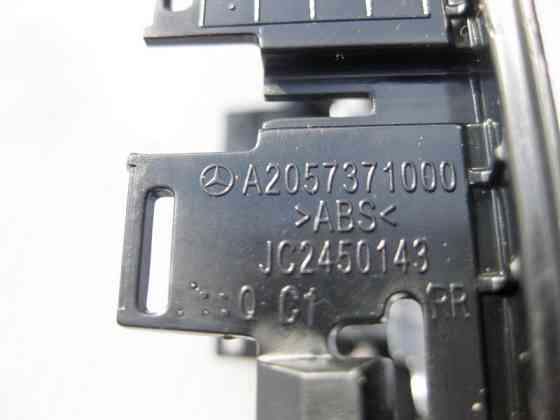 Mercedes-Benz  A2057308201 9051 Чорна накладка кнопки склопідйомника на задній правій дверній карті C-Class W205 Одеса